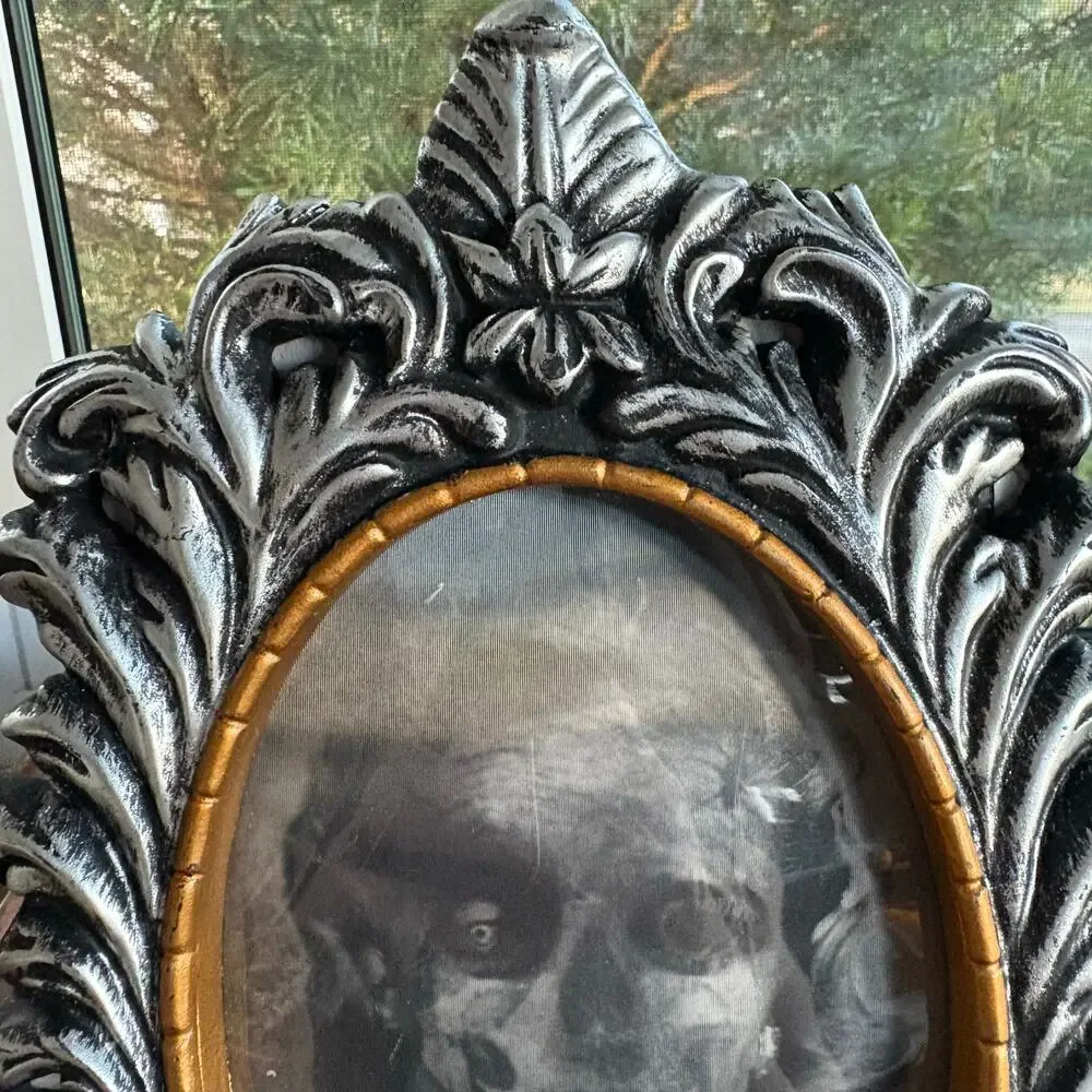 Vintage Lenticular Haunted Portrait Frame Gothic Flip Image Tabletop Decor